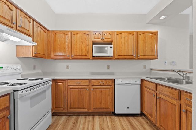 4787 W MAPLE LEAF CIRCLE, Greenfield, WI 53220