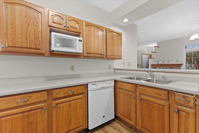 4787 W MAPLE LEAF CIRCLE, Greenfield, WI 53220