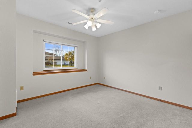 4787 W MAPLE LEAF CIRCLE, Greenfield, WI 53220