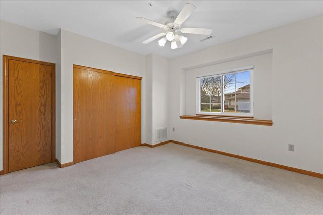 4787 W MAPLE LEAF CIRCLE, Greenfield, WI 53220