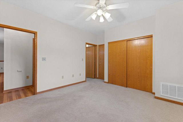 4787 W MAPLE LEAF CIRCLE, Greenfield, WI 53220