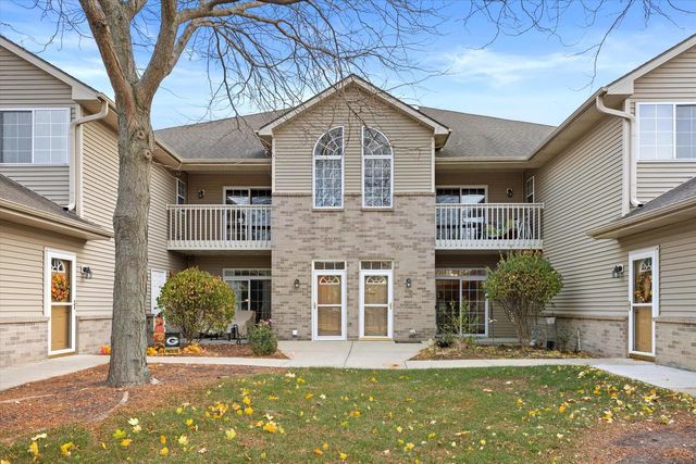 4787 W MAPLE LEAF CIRCLE, Greenfield, WI 53220