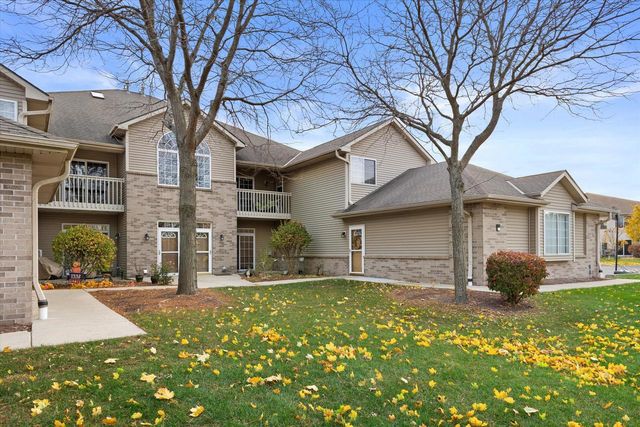 4787 W MAPLE LEAF CIRCLE, Greenfield, WI 53220