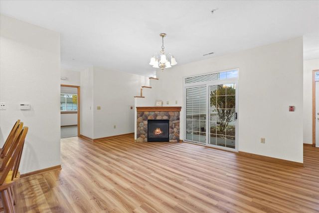 4787 W MAPLE LEAF CIRCLE, Greenfield, WI 53220