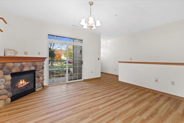 4787 W MAPLE LEAF CIRCLE, Greenfield, WI 53220