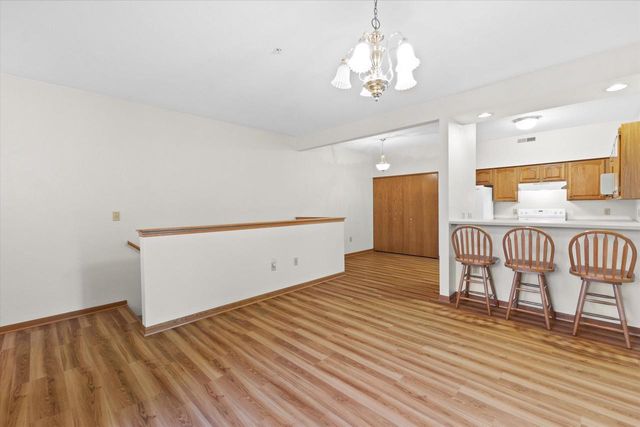 4787 W MAPLE LEAF CIRCLE, Greenfield, WI 53220