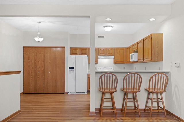 4787 W MAPLE LEAF CIRCLE, Greenfield, WI 53220