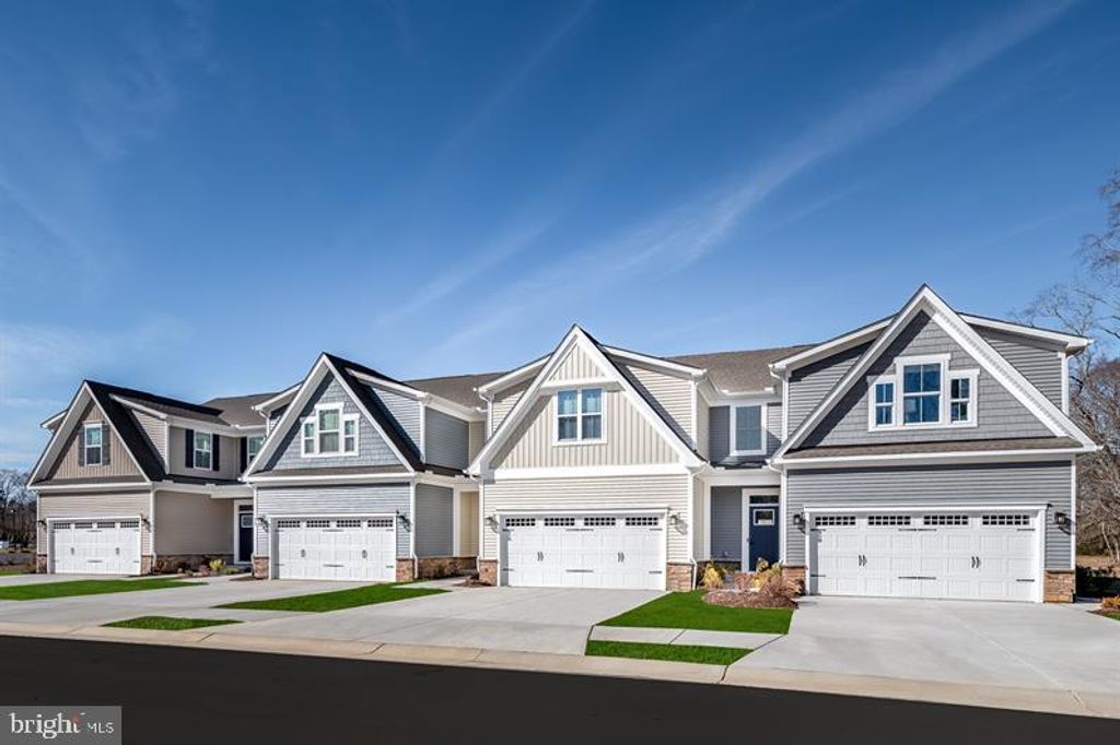 679 JACK NICHOLAS CIR, York, PA 17403