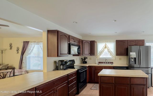 13 Andre Court, Athens, NY 12015