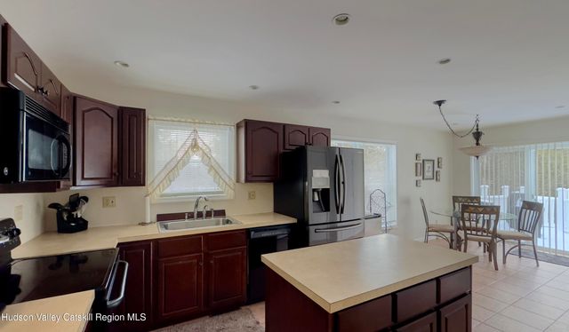 13 Andre Court, Athens, NY 12015