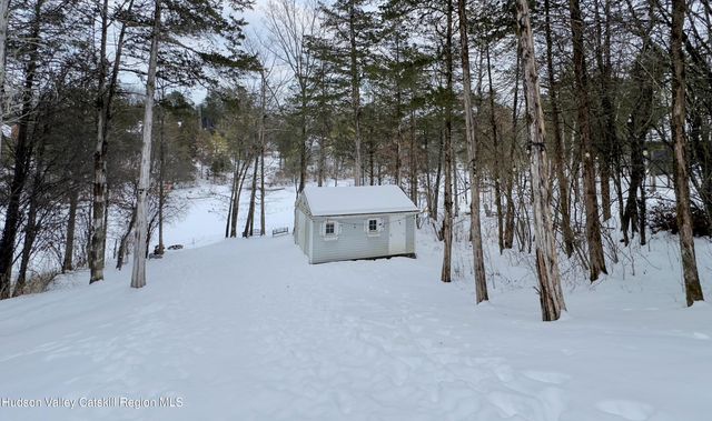 13 Andre Court, Athens, NY 12015