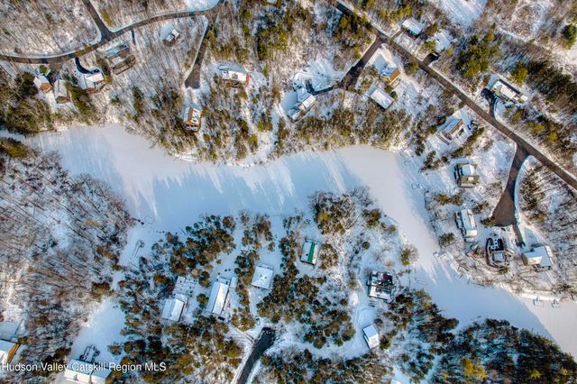 13 Andre Court, Athens, NY 12015