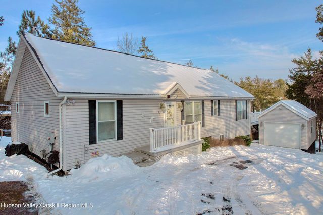 13 Andre Court, Athens, NY 12015