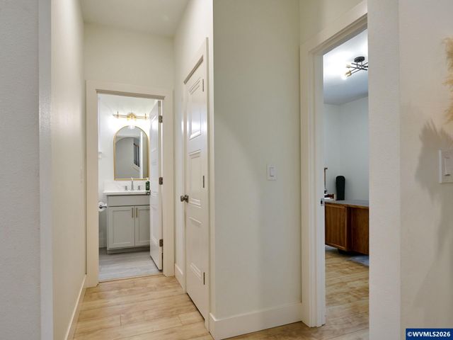 833 Hawk Dr, Silverton, OR 97381