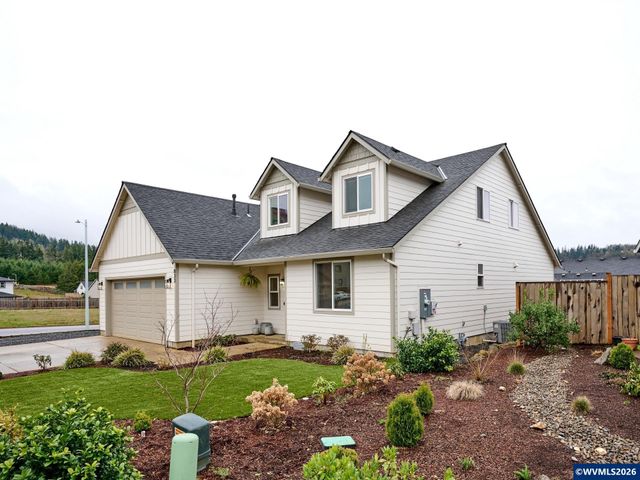 833 Hawk Dr, Silverton, OR 97381