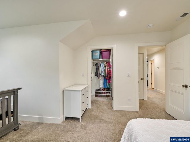 833 Hawk Dr, Silverton, OR 97381