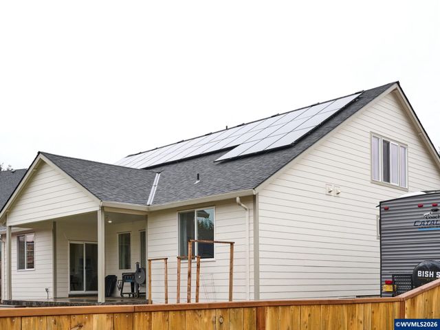 833 Hawk Dr, Silverton, OR 97381