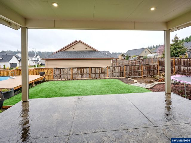 833 Hawk Dr, Silverton, OR 97381