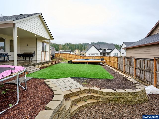 833 Hawk Dr, Silverton, OR 97381