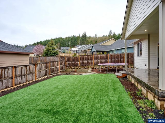 833 Hawk Dr, Silverton, OR 97381