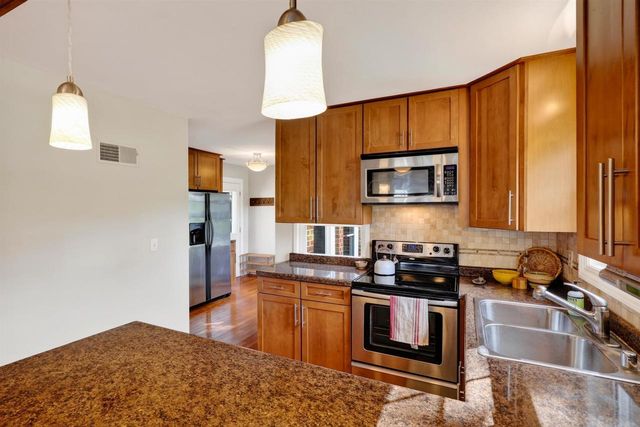 186 Hillcrest Circle, Sun Prairie, WI 53590