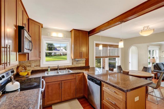 186 Hillcrest Circle, Sun Prairie, WI 53590