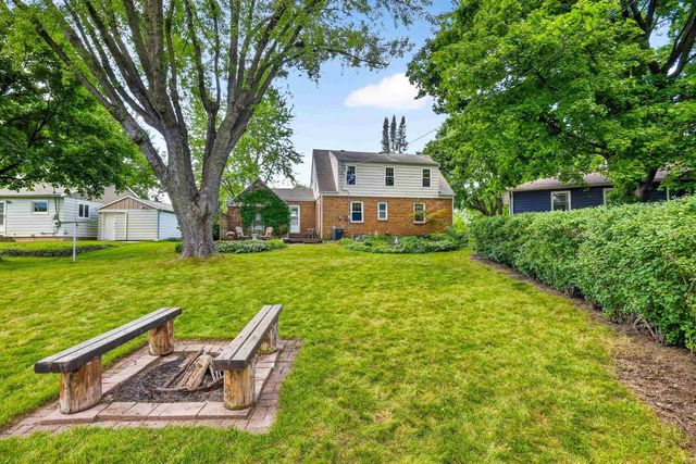 186 Hillcrest Circle, Sun Prairie, WI 53590