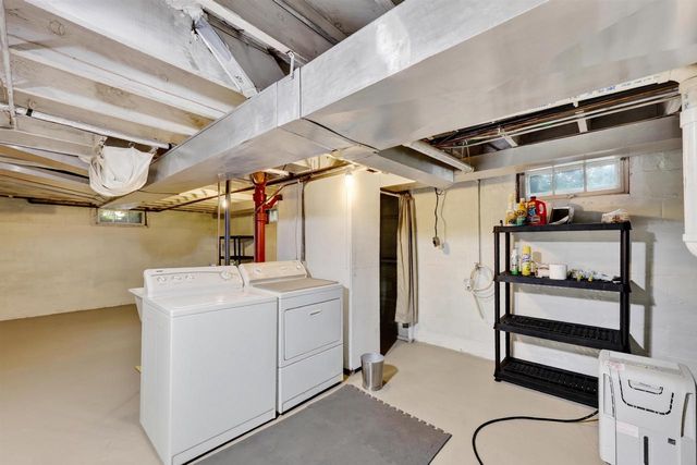186 Hillcrest Circle, Sun Prairie, WI 53590