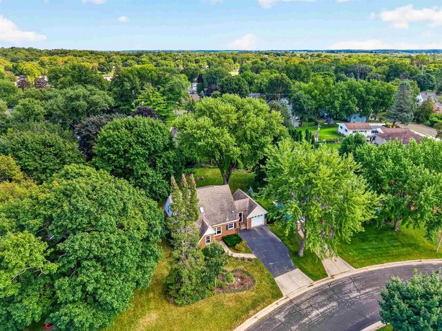 186 Hillcrest Circle, Sun Prairie, WI 53590
