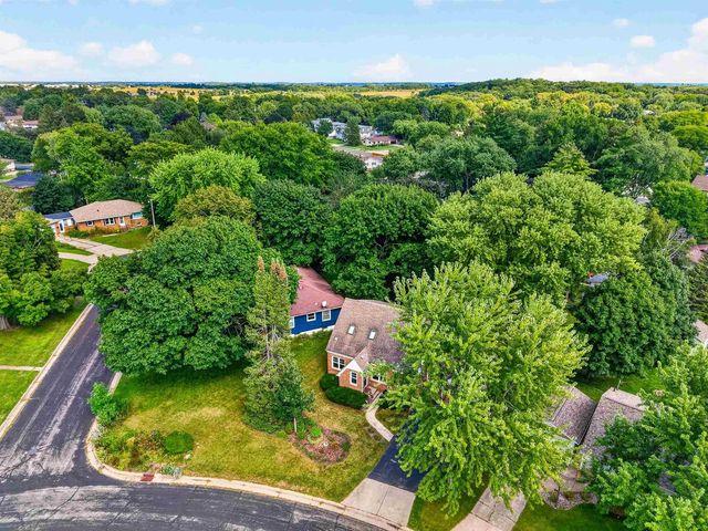 186 Hillcrest Circle, Sun Prairie, WI 53590