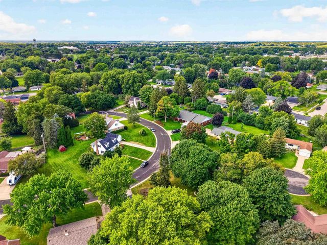 186 Hillcrest Circle, Sun Prairie, WI 53590