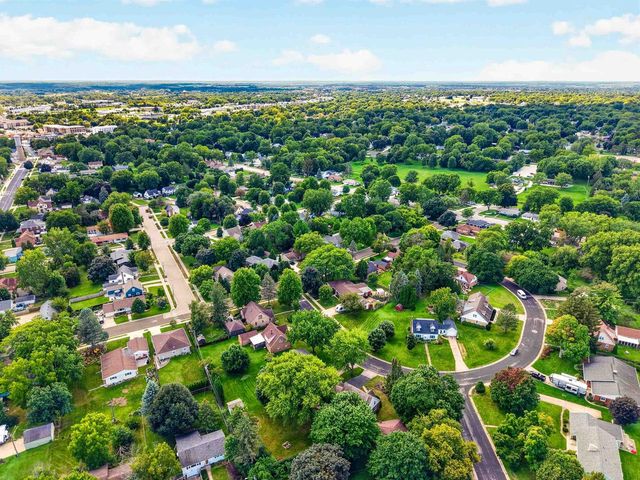 186 Hillcrest Circle, Sun Prairie, WI 53590