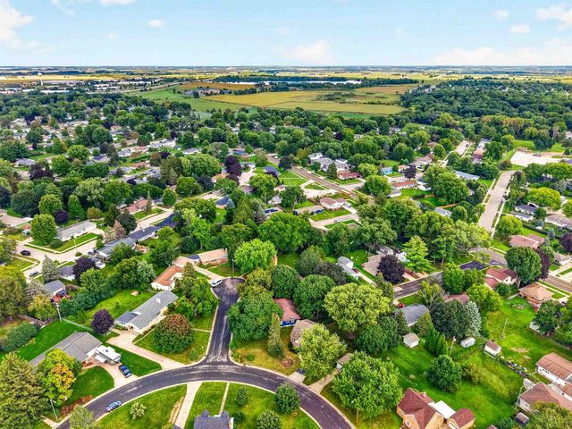 186 Hillcrest Circle, Sun Prairie, WI 53590