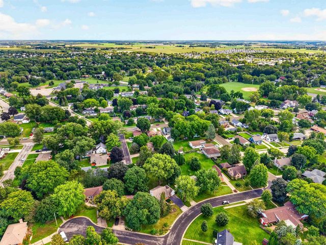 186 Hillcrest Circle, Sun Prairie, WI 53590