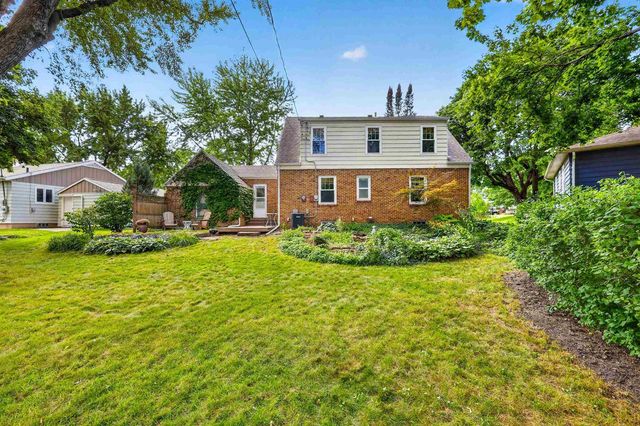 186 Hillcrest Circle, Sun Prairie, WI 53590