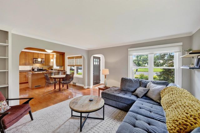 186 Hillcrest Circle, Sun Prairie, WI 53590