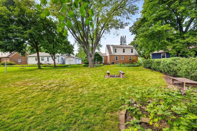 186 Hillcrest Circle, Sun Prairie, WI 53590