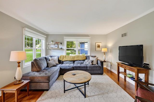 186 Hillcrest Circle, Sun Prairie, WI 53590