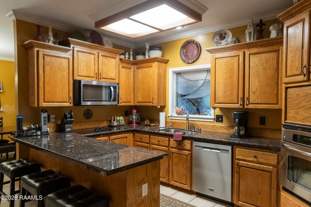 1019 Woodridge Drive, Breaux Bridge, LA 70517