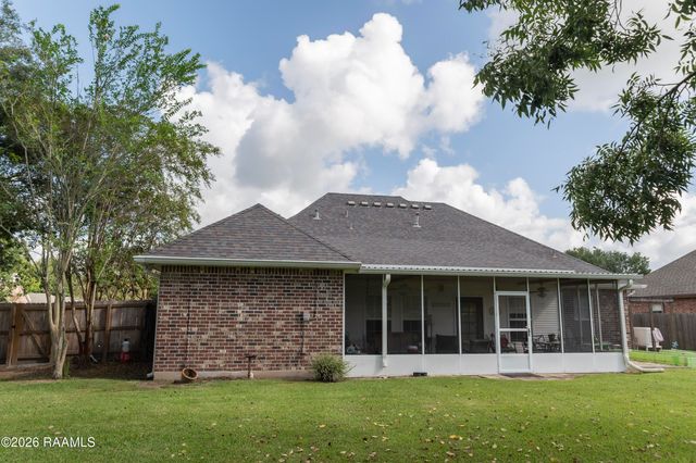 1019 Woodridge Drive, Breaux Bridge, LA 70517