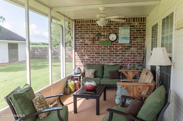 1019 Woodridge Drive, Breaux Bridge, LA 70517