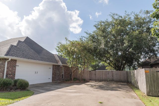 1019 Woodridge Drive, Breaux Bridge, LA 70517