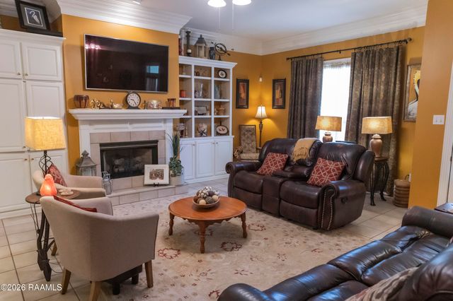 1019 Woodridge Drive, Breaux Bridge, LA 70517