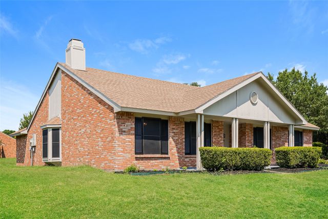 911 Whitewater Trail, Desoto, TX 75115