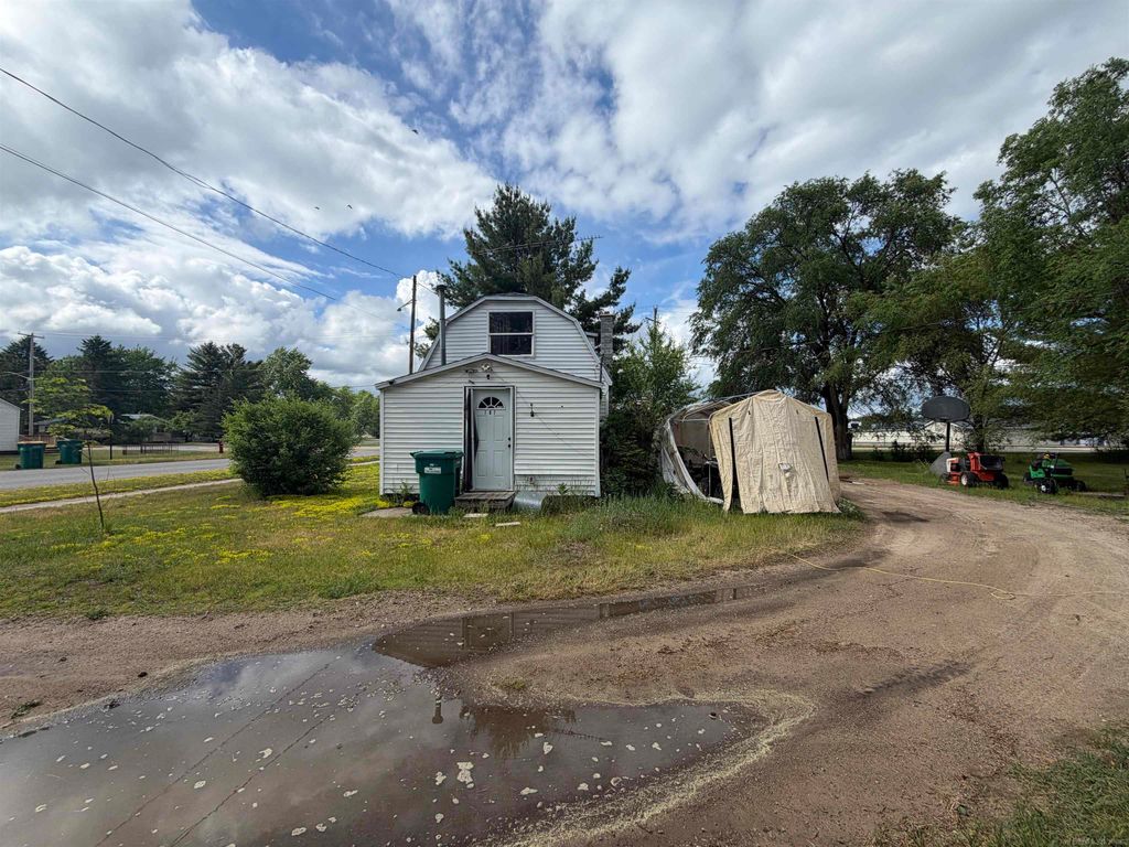 707 W 1ST Street, Gladwin Twp, MI 48624