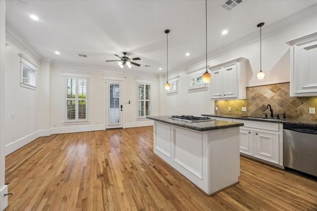 1332 W 21st Street C, Houston, TX 77008