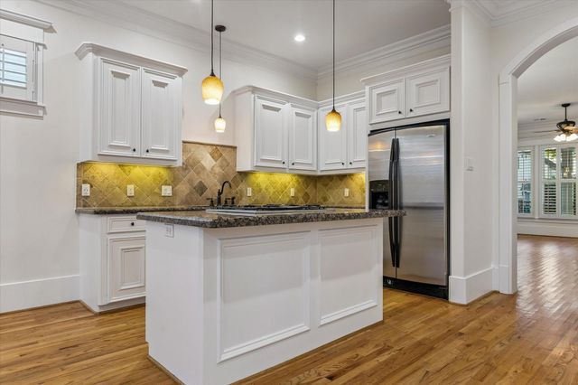1332 W 21st Street C, Houston, TX 77008