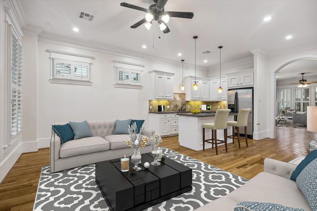 1332 W 21st Street C, Houston, TX 77008