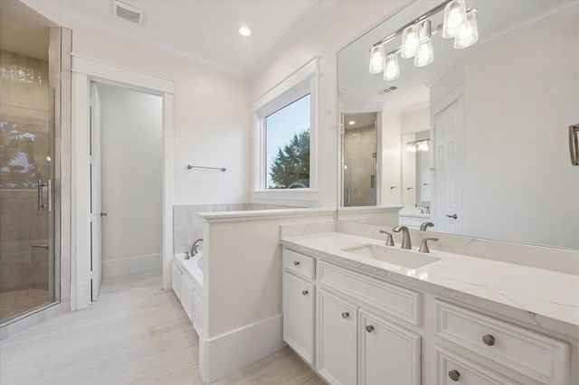 1332 W 21st Street C, Houston, TX 77008
