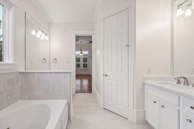 1332 W 21st Street C, Houston, TX 77008